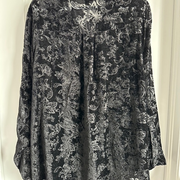 Torrid size 3 crushed velvet button up blouse - Picture 4 of 4